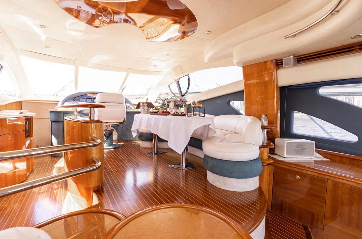 Аренда моторной яхты Azimut 55 в Питере